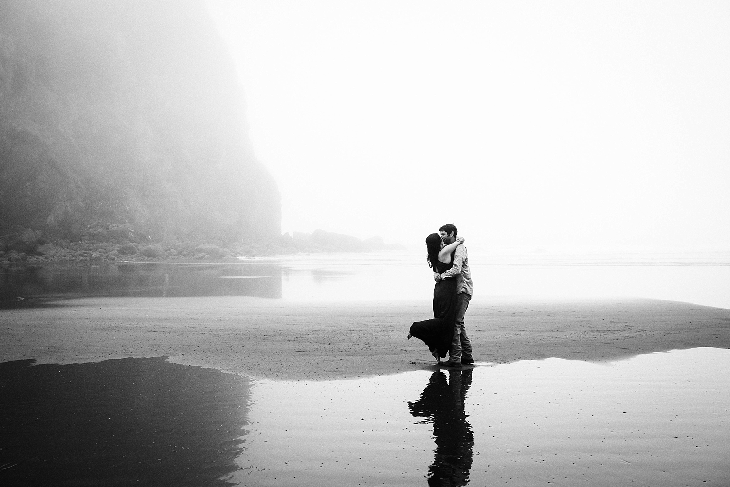 Engagement session on the Washington Coast | Meg Newton Photography