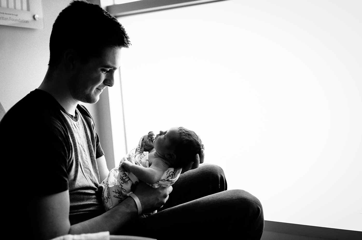 Hospital Newborn Photoshoot with Dad | Meg Newton Photography 