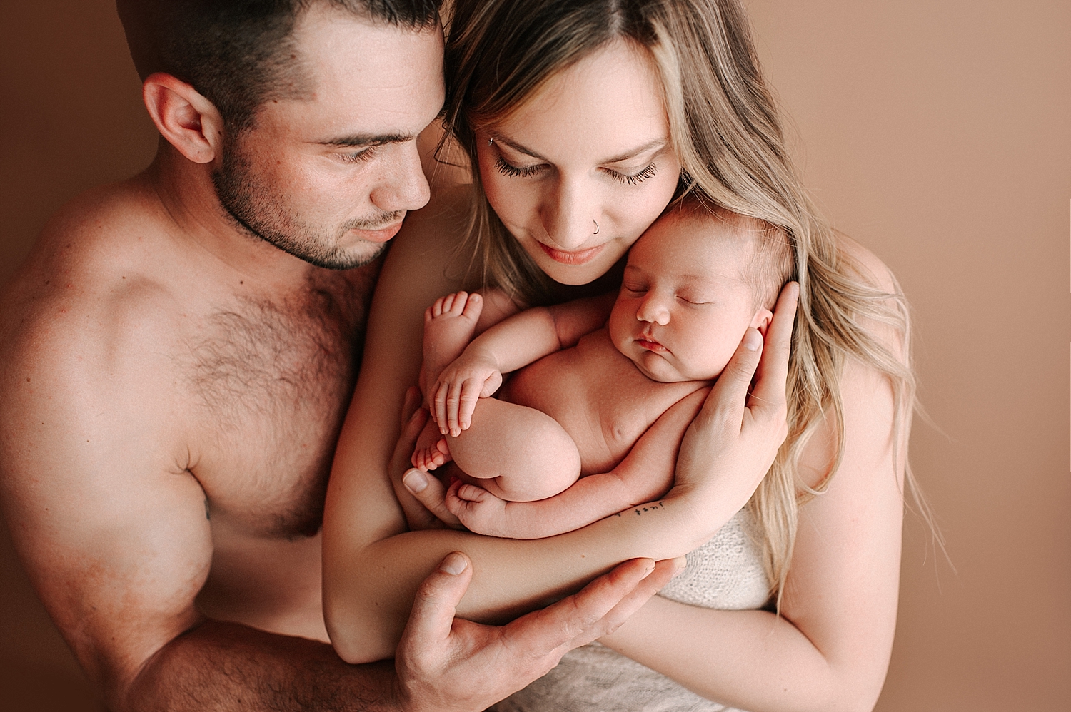 Parents with newborn baby girl | Meg Newton Photography 