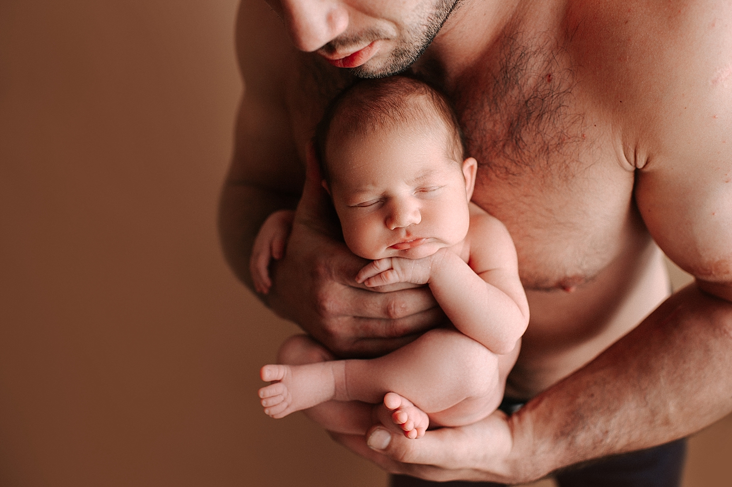Dad and newborn baby girl | Meg Newton Photography