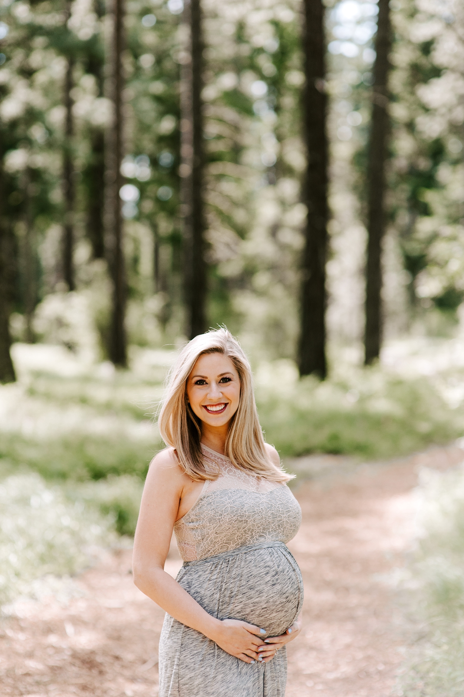 Maternity session at Suncadia family home with Tacoma Newborn Photographer, Meg Newton Photography 