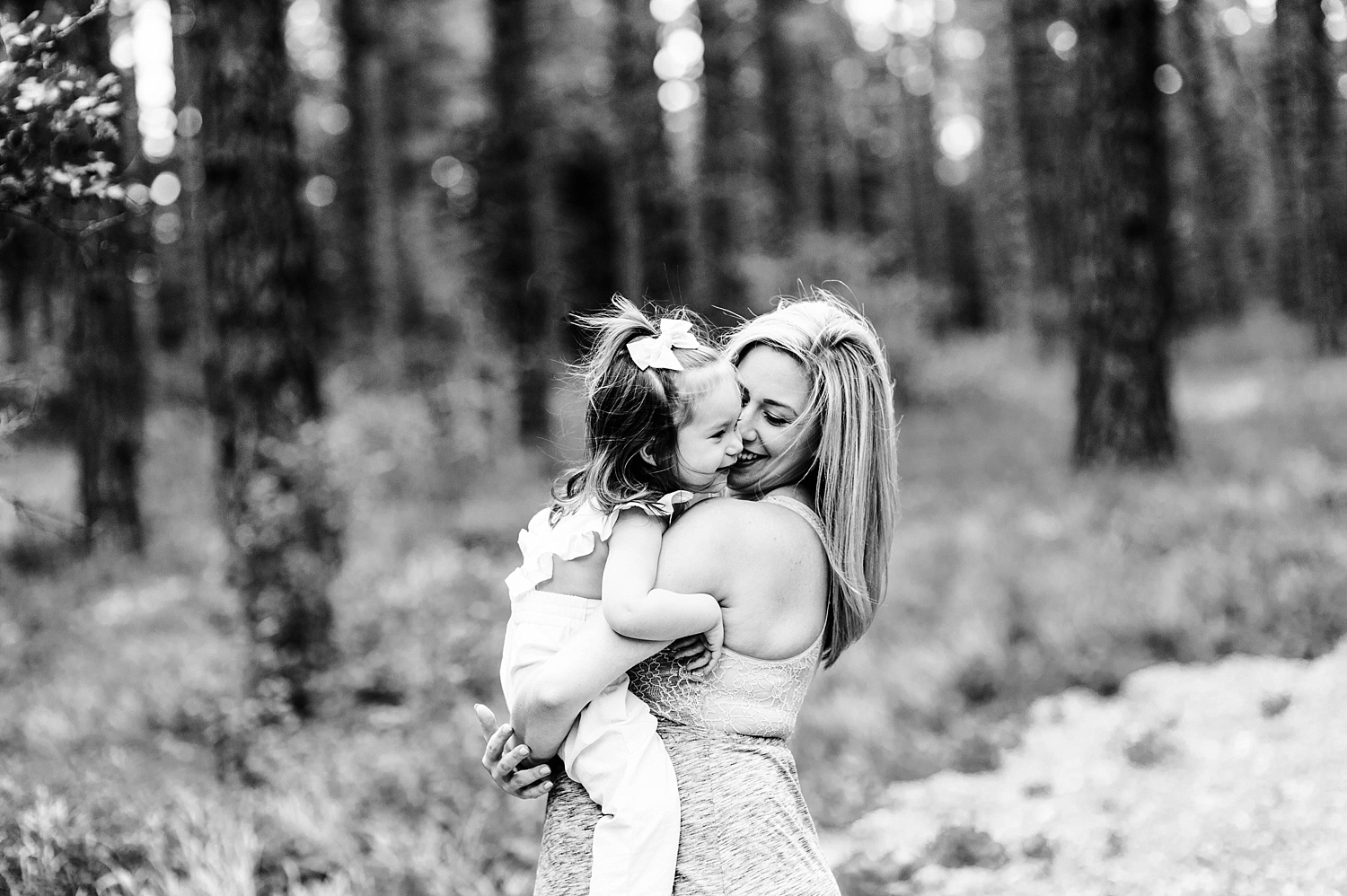 Mama and baby girl during Suncadia Maternity Session | Meg Newton Photography 