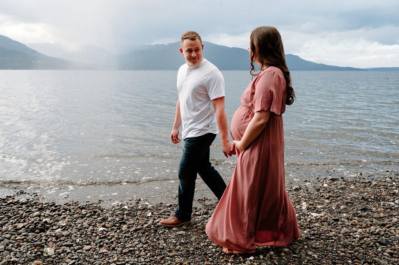 Gig Harbor maternity session at Hood Canal. Photo by Meg Newton Photography.